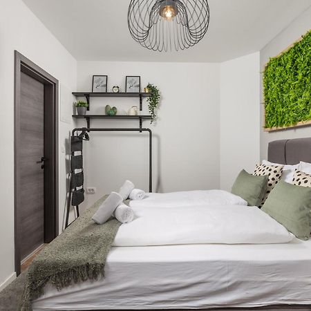 Apartments & Rooms One World Rijeka Exterior foto